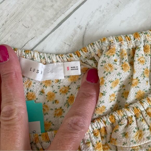 Lush Tayla Smocked Puff Sleeve Crop Blouse size Small - Picture 4 of 8